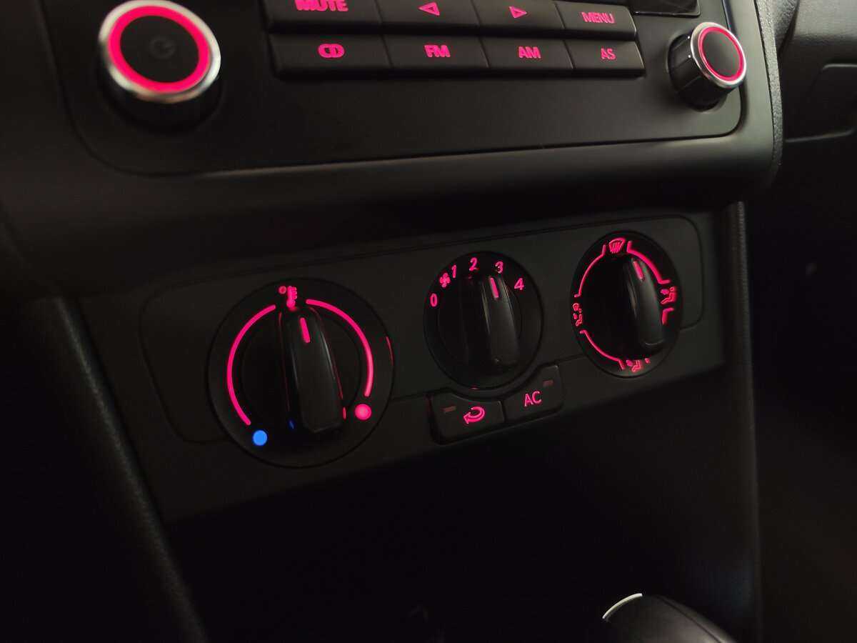 Volkswagen Polo с пробегом — 2011 год. Фото: #11