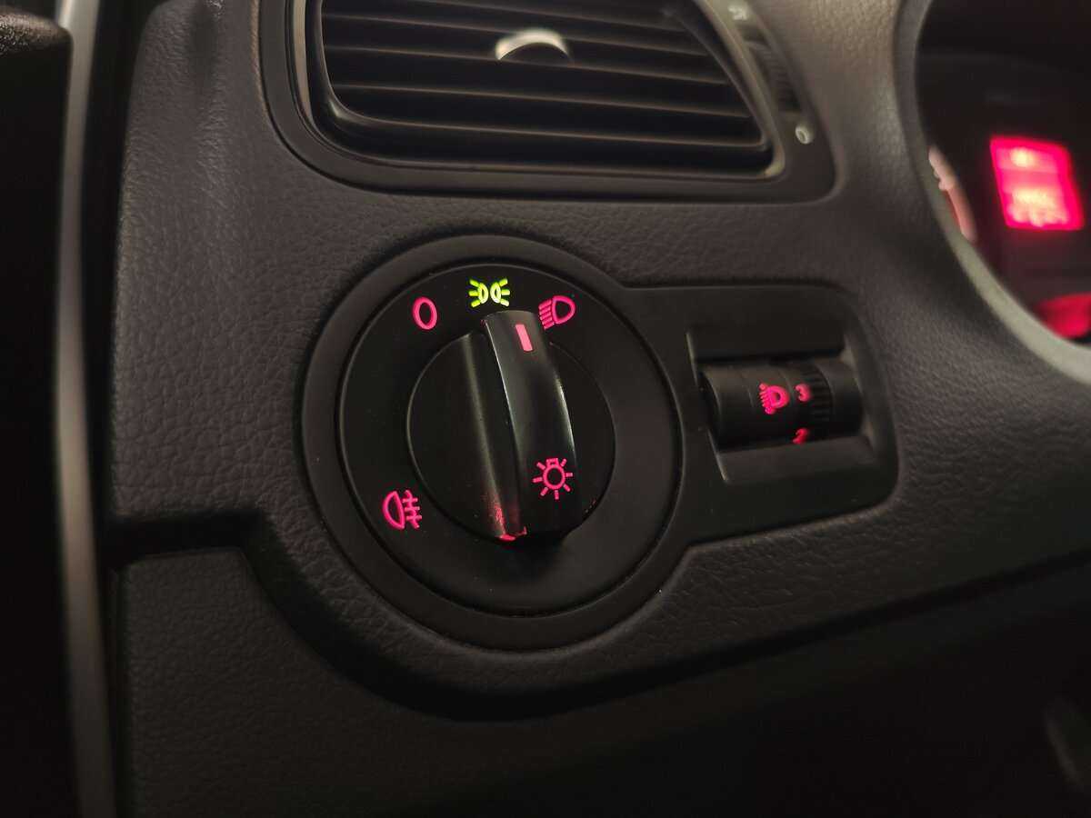 Volkswagen Polo с пробегом — 2011 год. Фото: #14