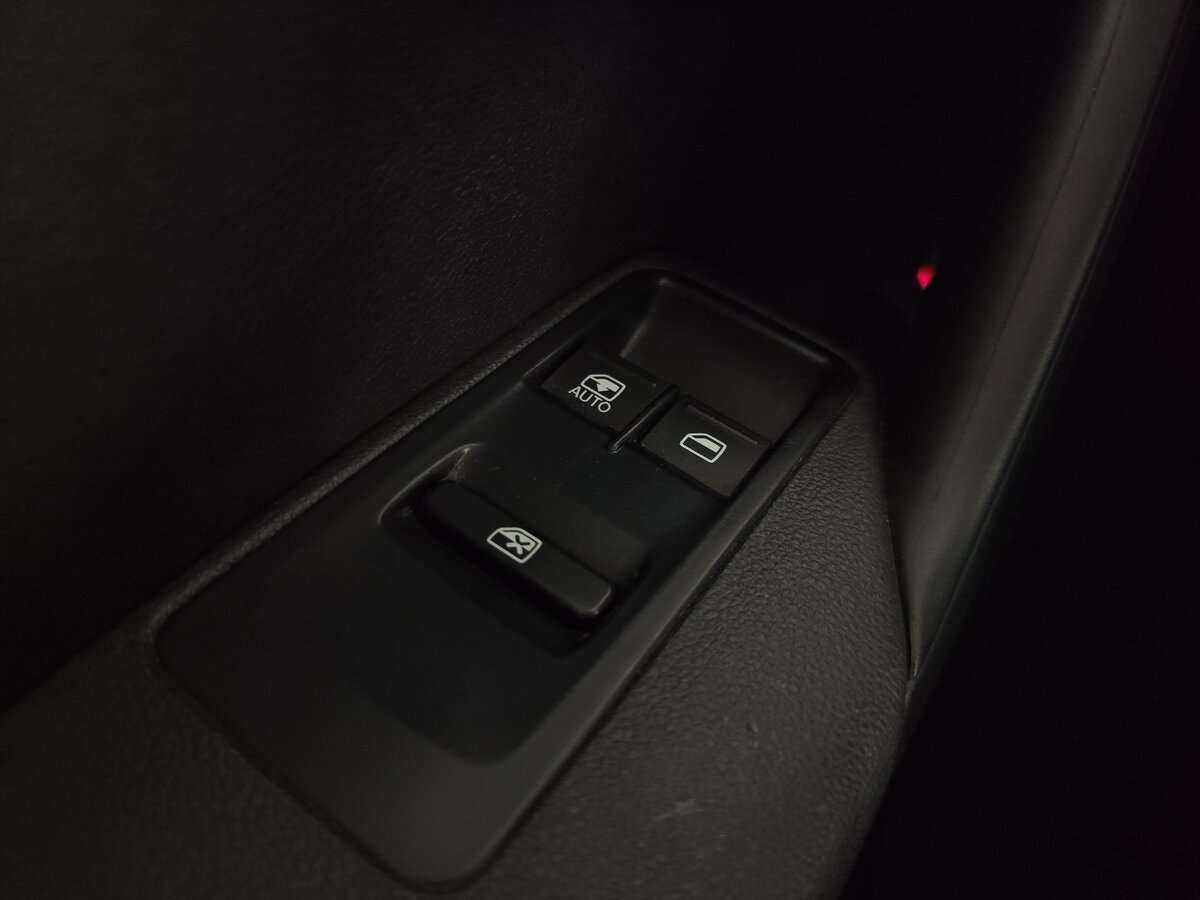 Volkswagen Polo с пробегом — 2011 год. Фото: #16