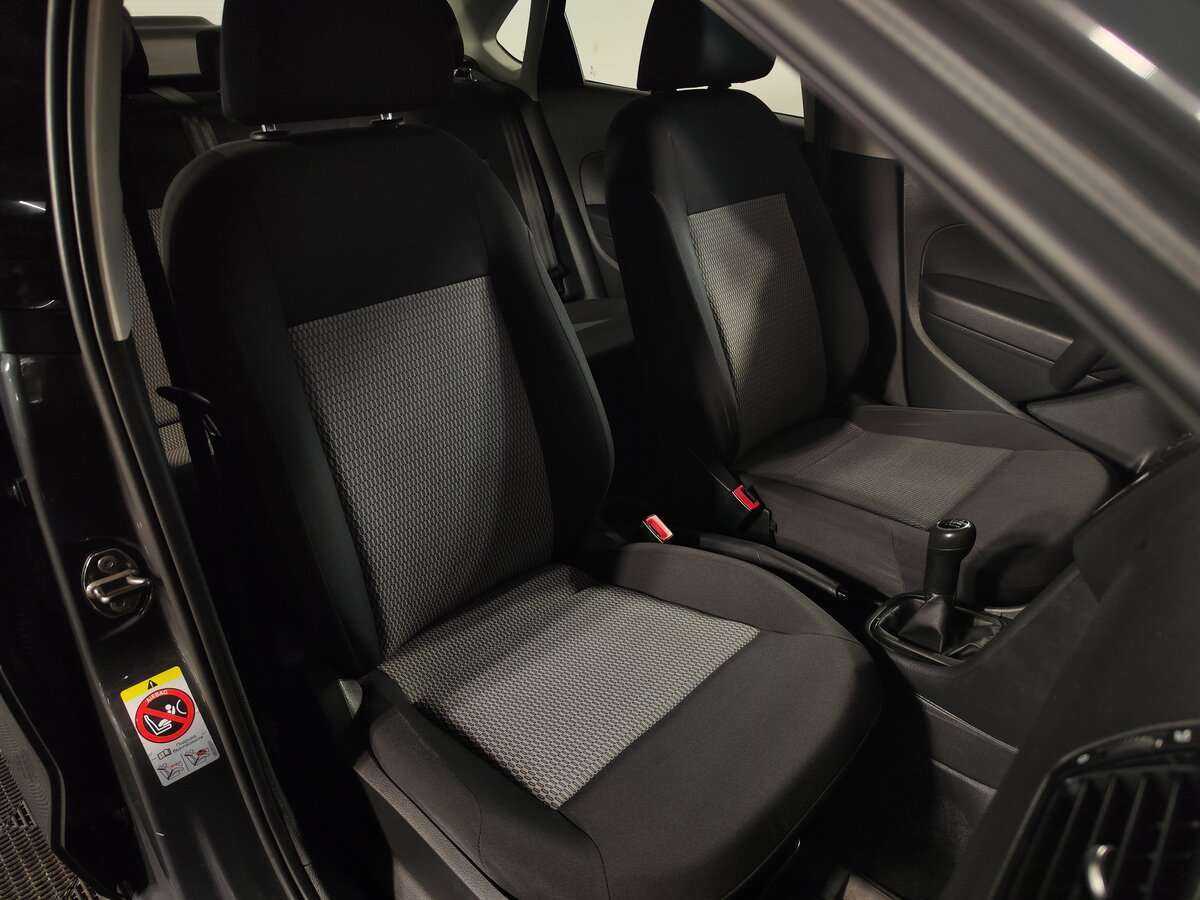 Volkswagen Polo с пробегом — 2011 год. Фото: #8