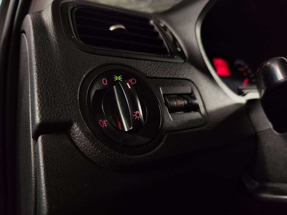 Volkswagen Polo с пробегом — 2011 год. Фото: #10