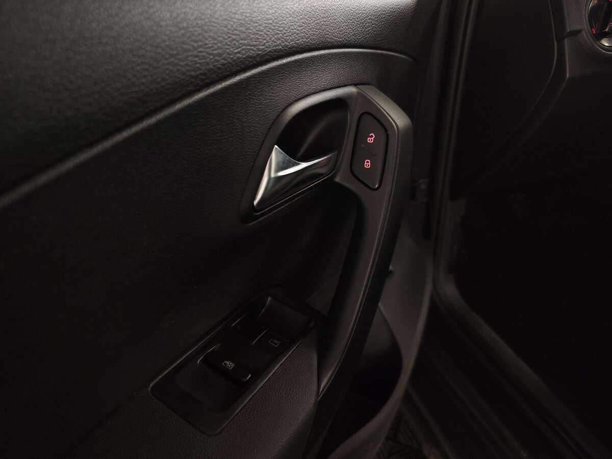 Volkswagen Polo с пробегом — 2011 год. Фото: #14