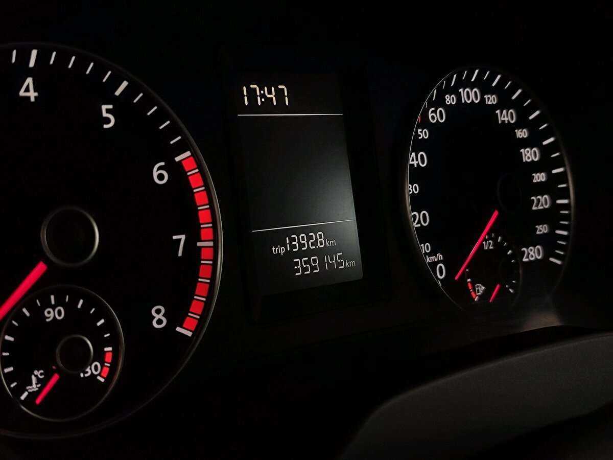 Volkswagen Jetta с пробегом — 2011 год. Фото: #6