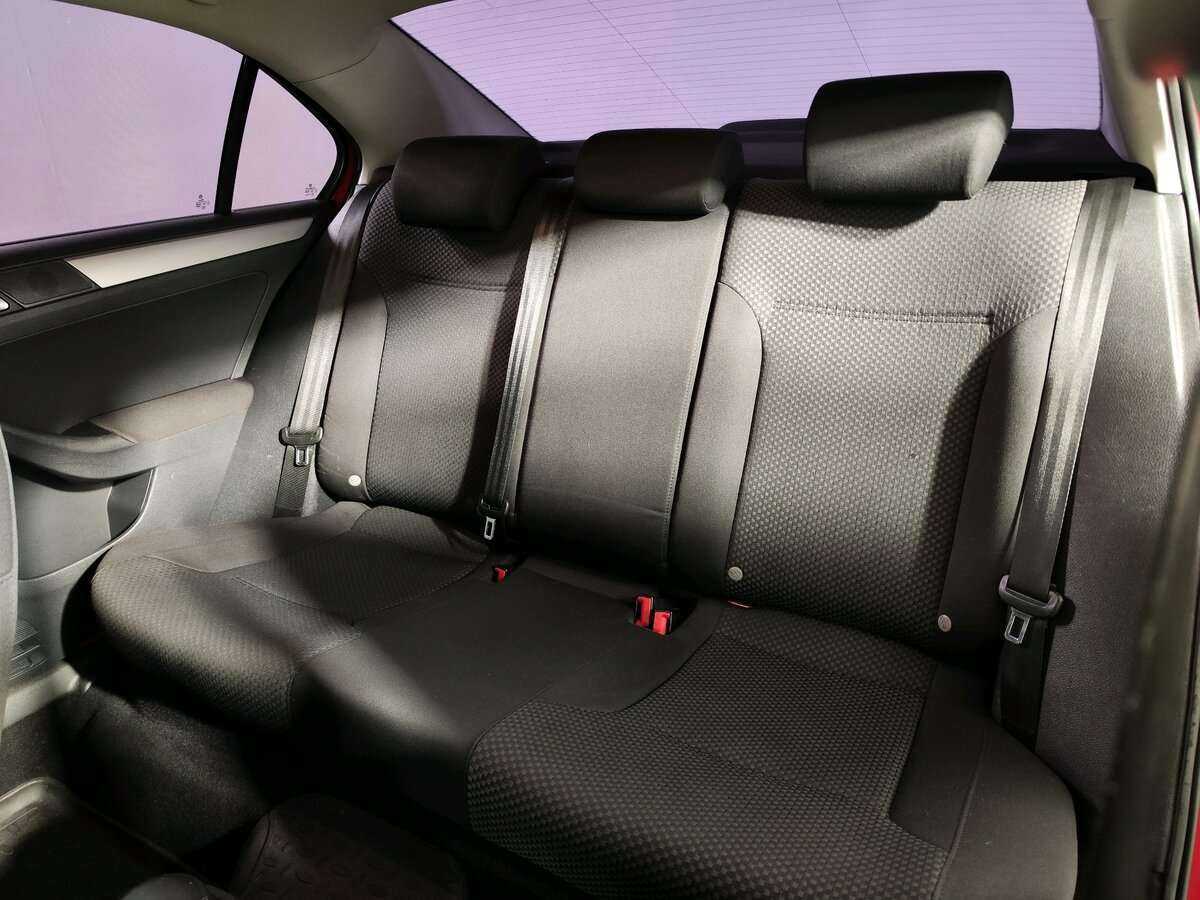 Volkswagen Jetta с пробегом — 2011 год. Фото: #8