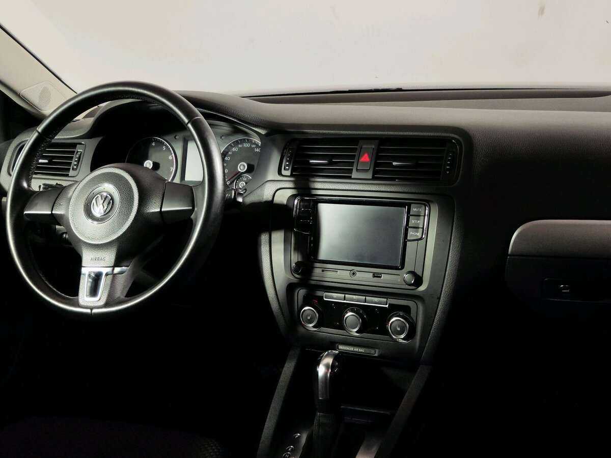 Volkswagen Jetta с пробегом — 2011 год. Фото: #10