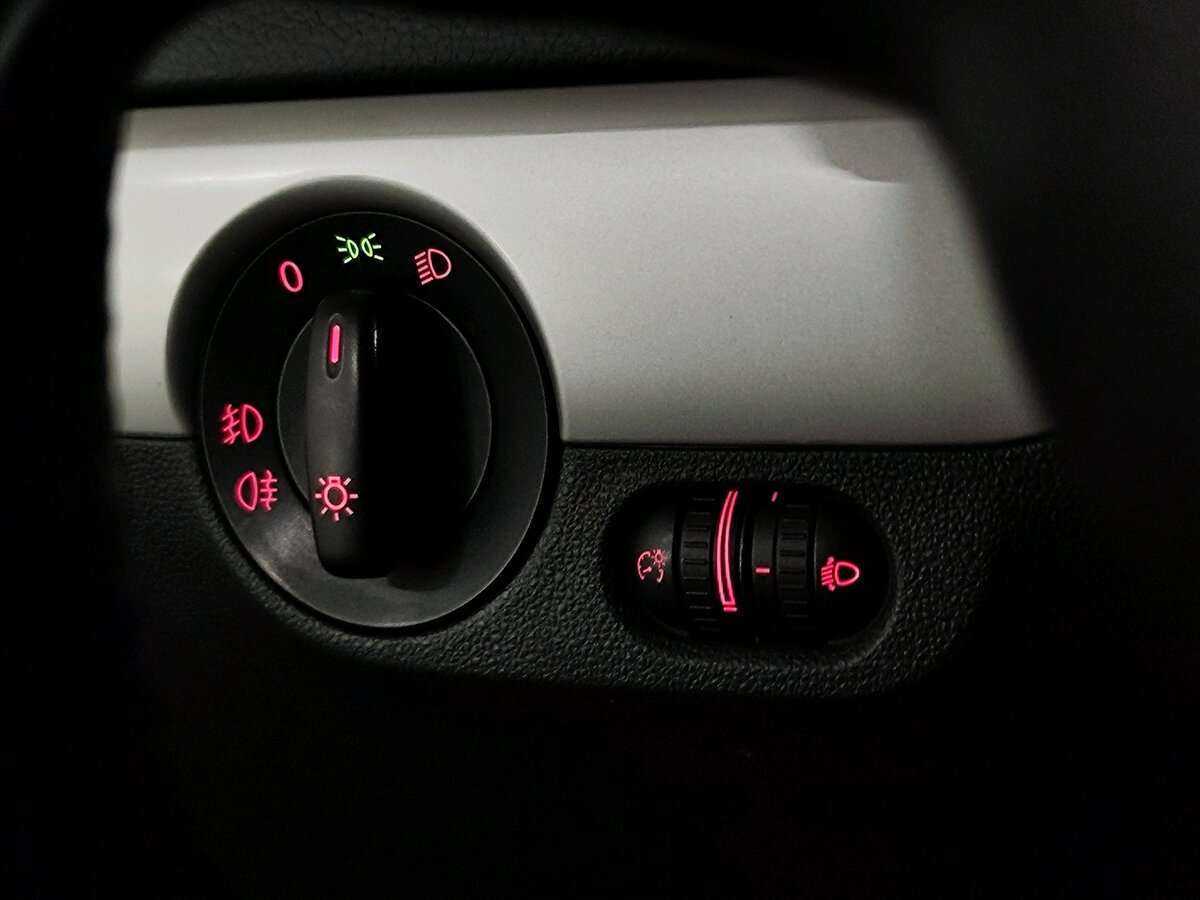 Volkswagen Jetta с пробегом — 2011 год. Фото: #17