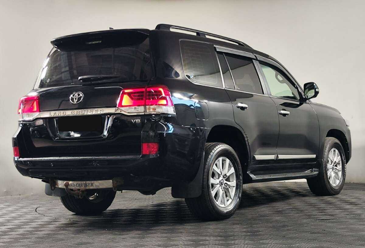 Toyota Land Cruiser с пробегом — 2016 год. Фото: #3