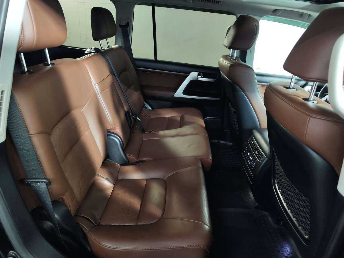 Toyota Land Cruiser с пробегом — 2016 год. Фото: #13