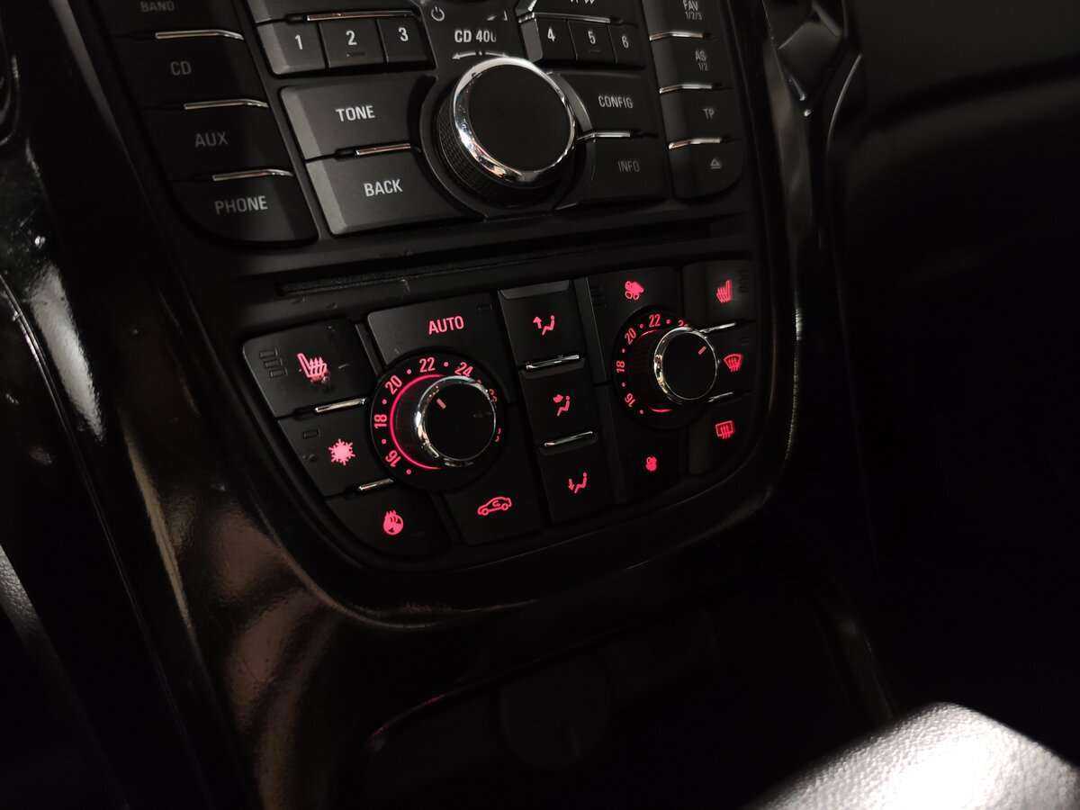 Opel Astra с пробегом — 2012 год. Фото: #14