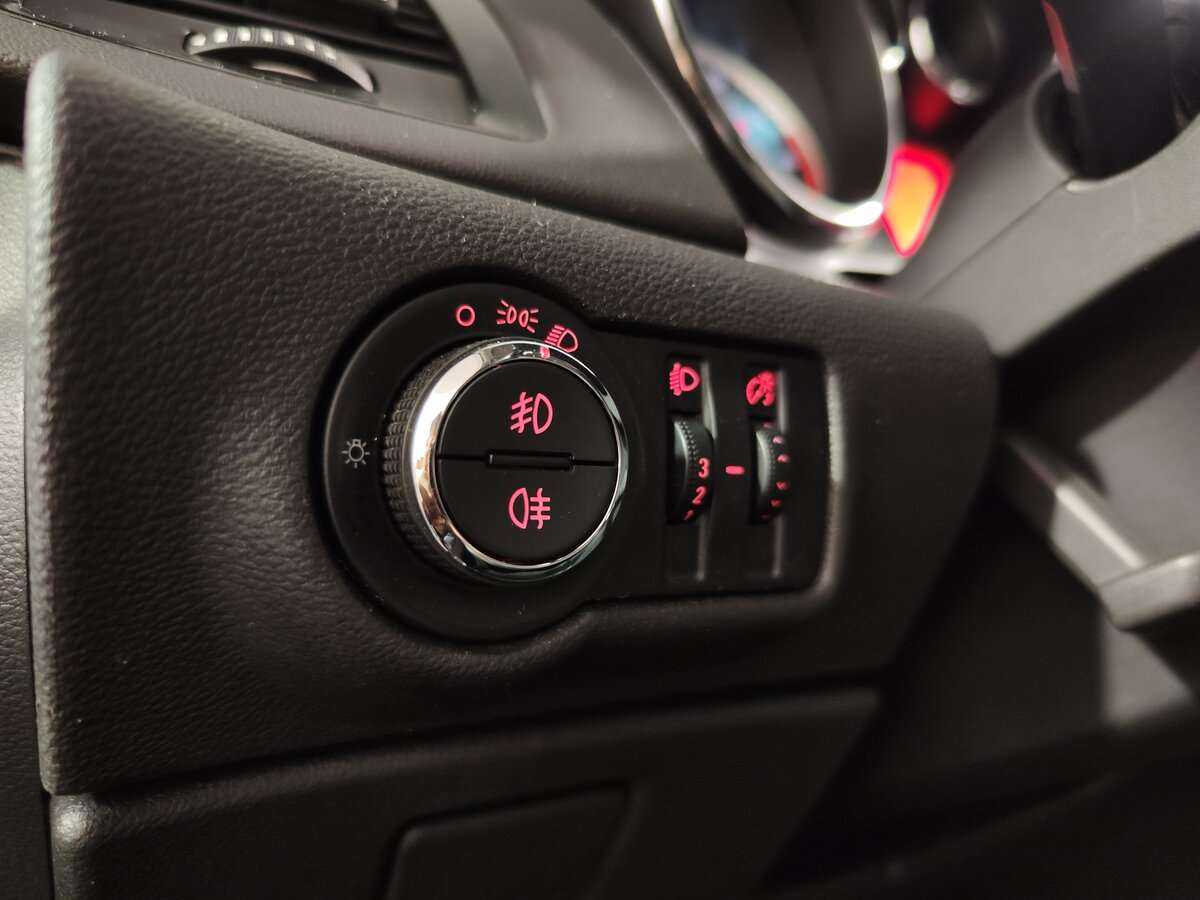 Opel Astra с пробегом — 2012 год. Фото: #18