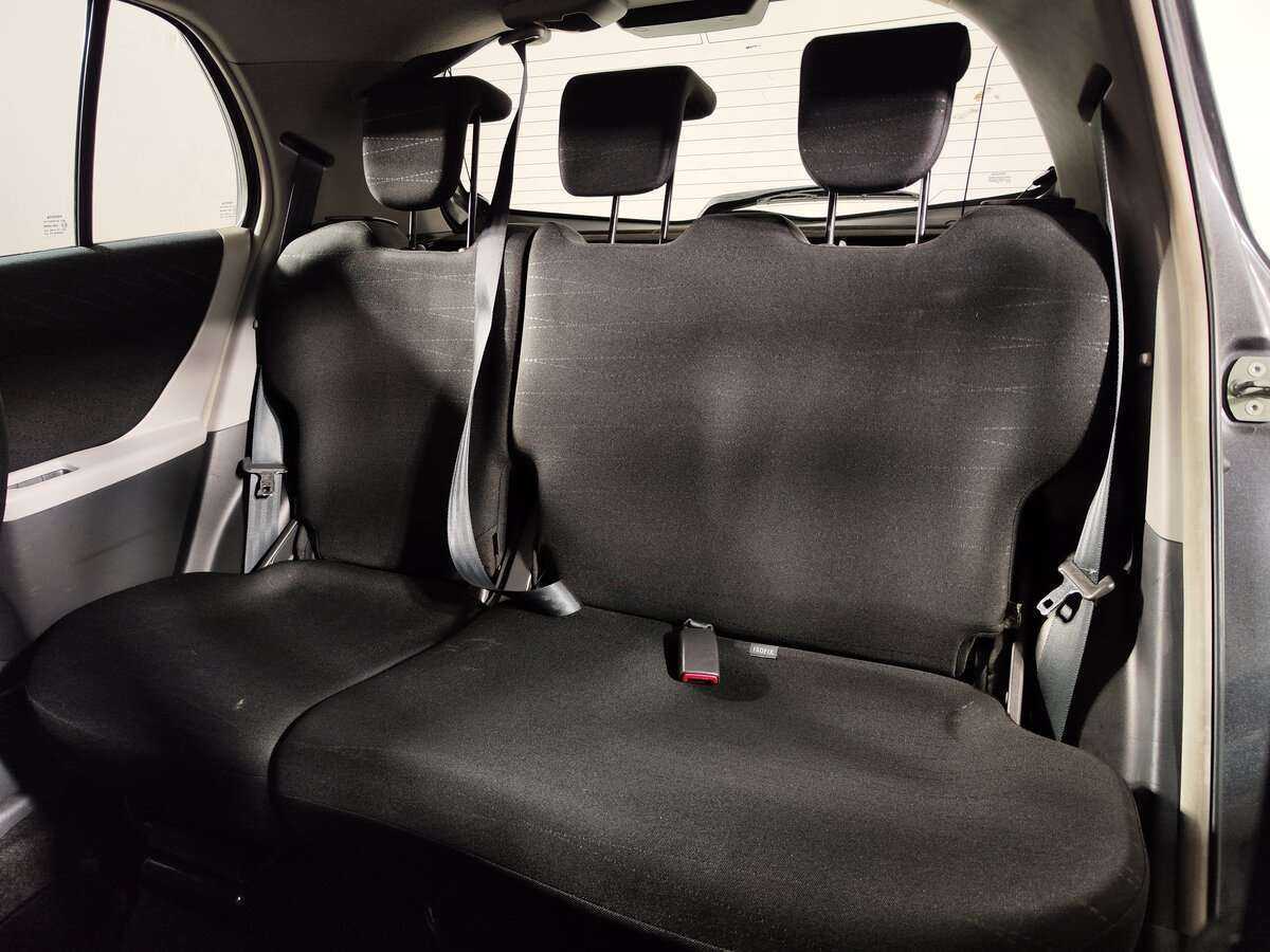 Toyota Yaris с пробегом — 2008 год. Фото: #8