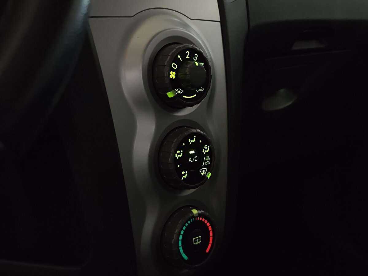 Toyota Yaris с пробегом — 2008 год. Фото: #16