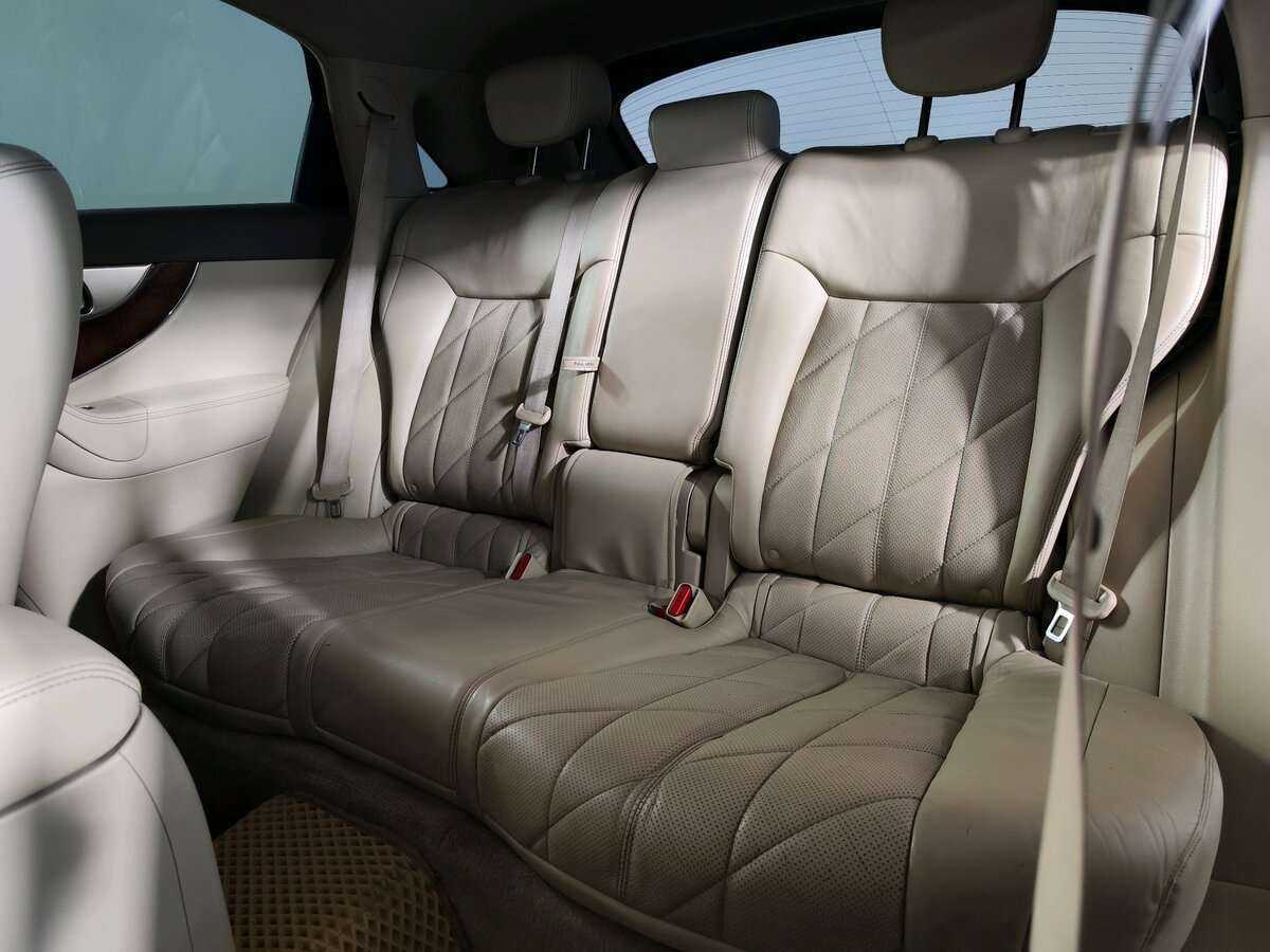 Infiniti FX с пробегом — 2010 год. Фото: #11