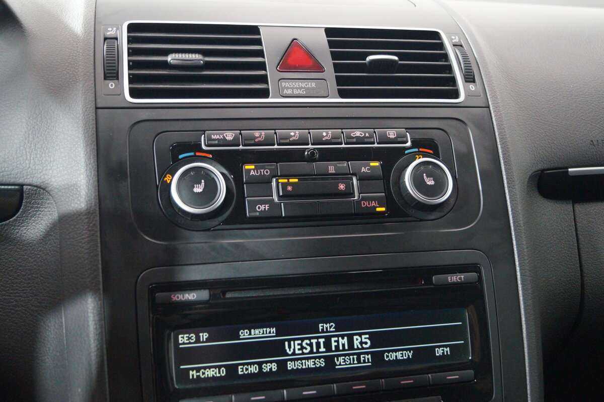 Volkswagen Touran с пробегом — 2012 год. Фото: #15