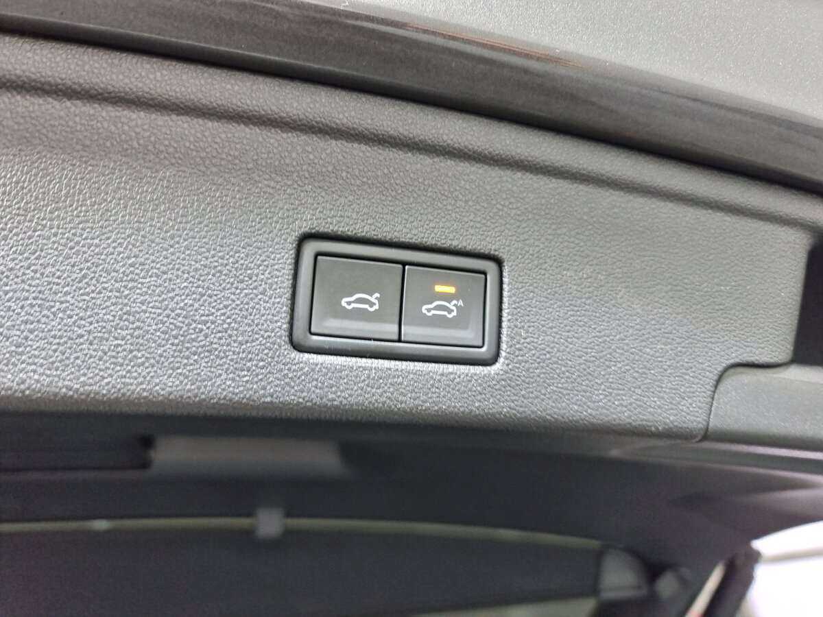 Volkswagen Touareg с пробегом — 2020 год. Фото: #7