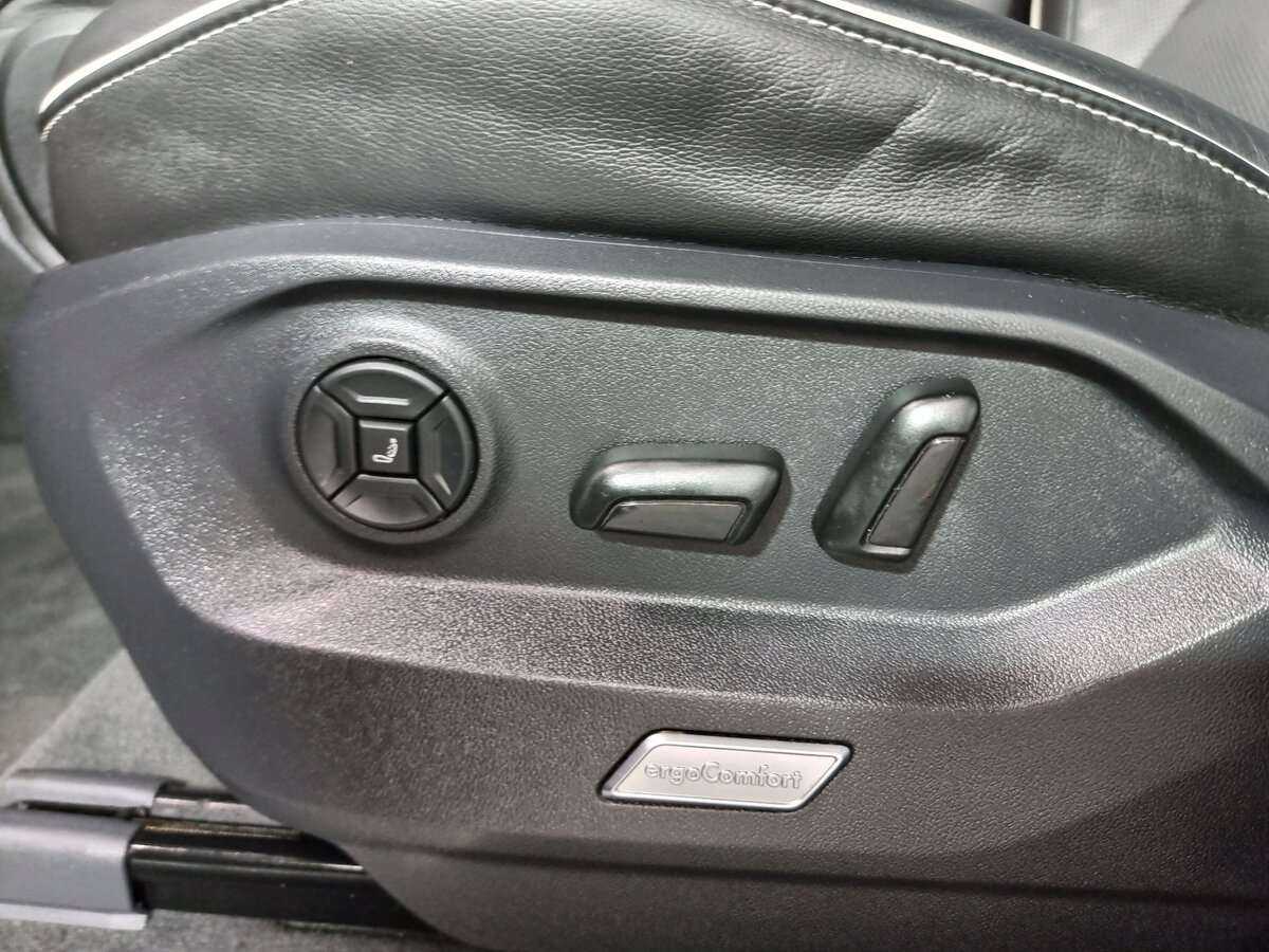 Volkswagen Touareg с пробегом — 2020 год. Фото: #9