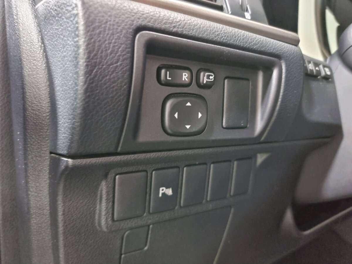 Lexus ES с пробегом — 2016 год. Фото: #9