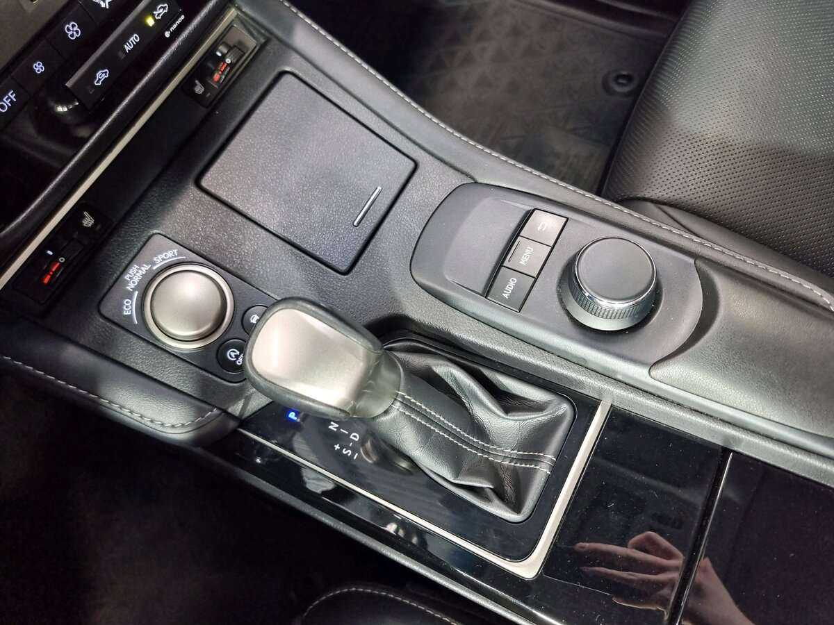 Lexus ES с пробегом — 2016 год. Фото: #21