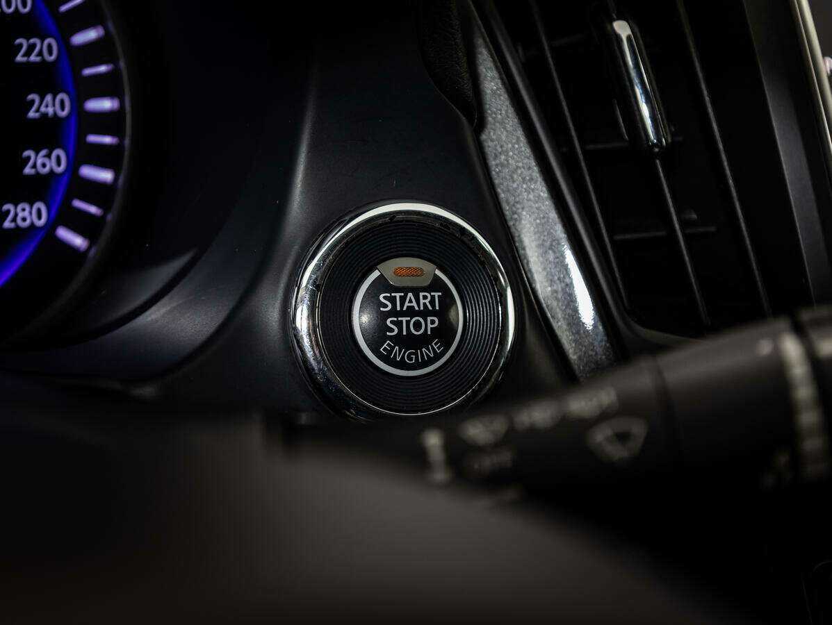 Infiniti Q50 с пробегом — 2014 год. Фото: #11