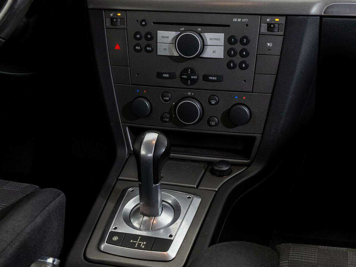 Opel Vectra с пробегом — 2006 год. Фото: #10