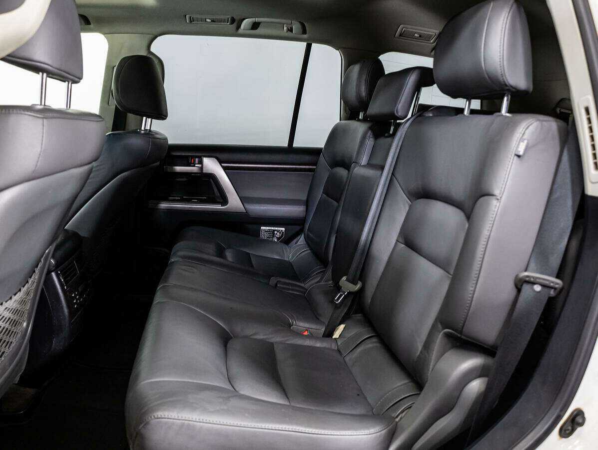 Toyota Land Cruiser с пробегом — 2010 год. Фото: #7