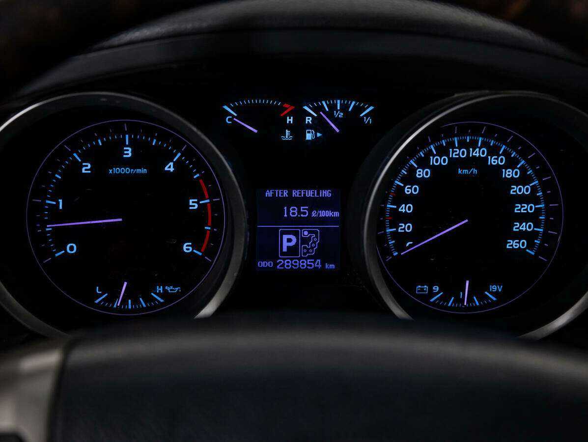 Toyota Land Cruiser с пробегом — 2010 год. Фото: #9