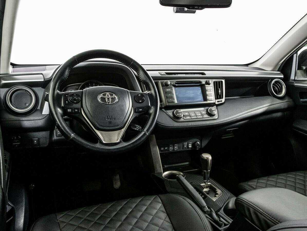 Toyota RAV4 с пробегом — 2014 год. Фото: #9