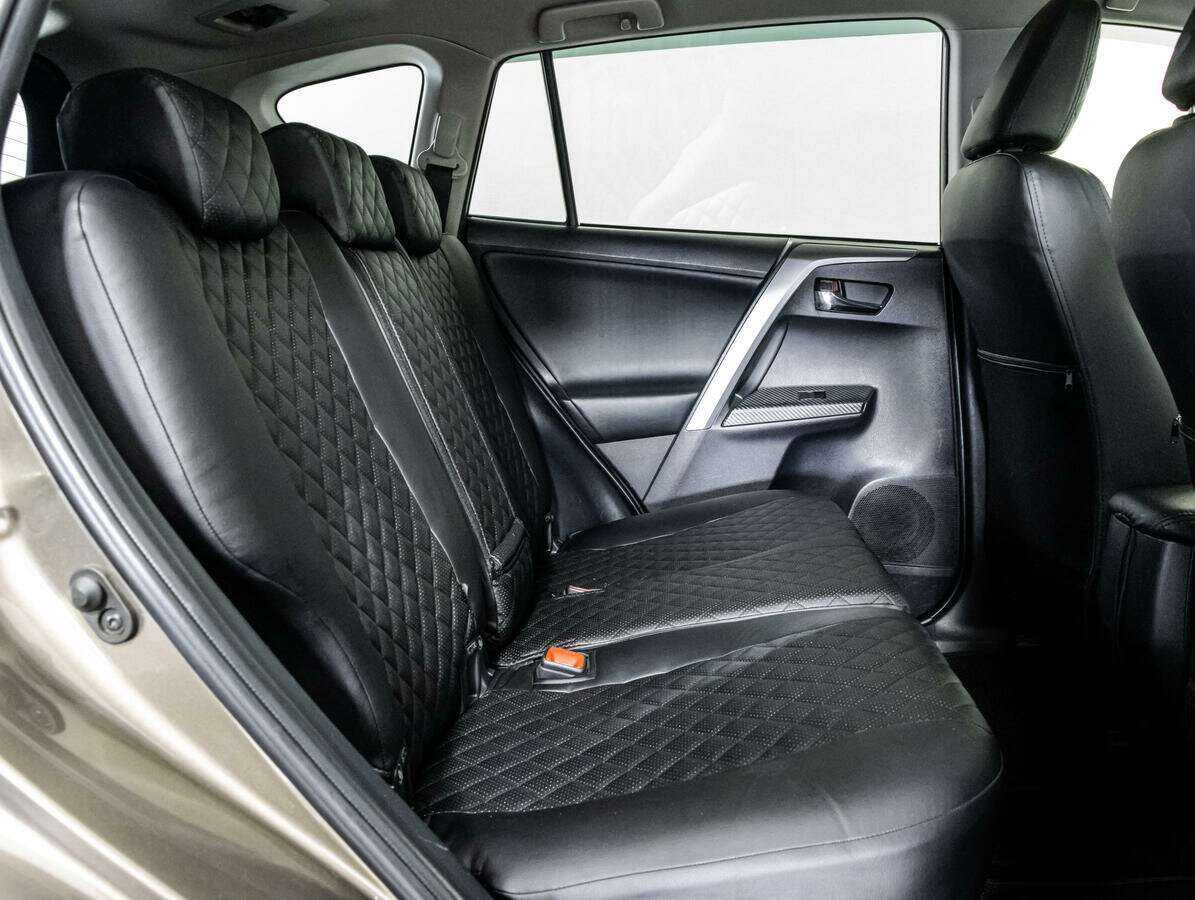 Toyota RAV4 с пробегом — 2014 год. Фото: #11