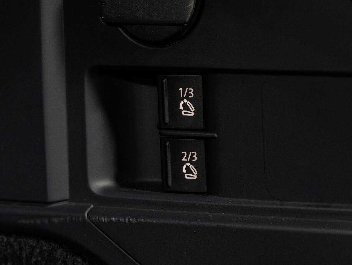 Volkswagen Touareg с пробегом — 2012 год. Фото: #18