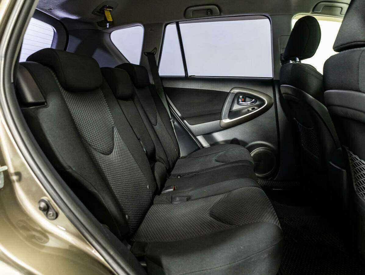 Toyota RAV4 с пробегом — 2010 год. Фото: #9