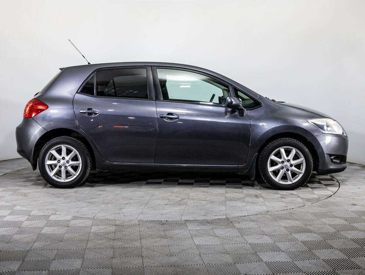 Toyota Auris с пробегом — 2008 год. Фото: #3