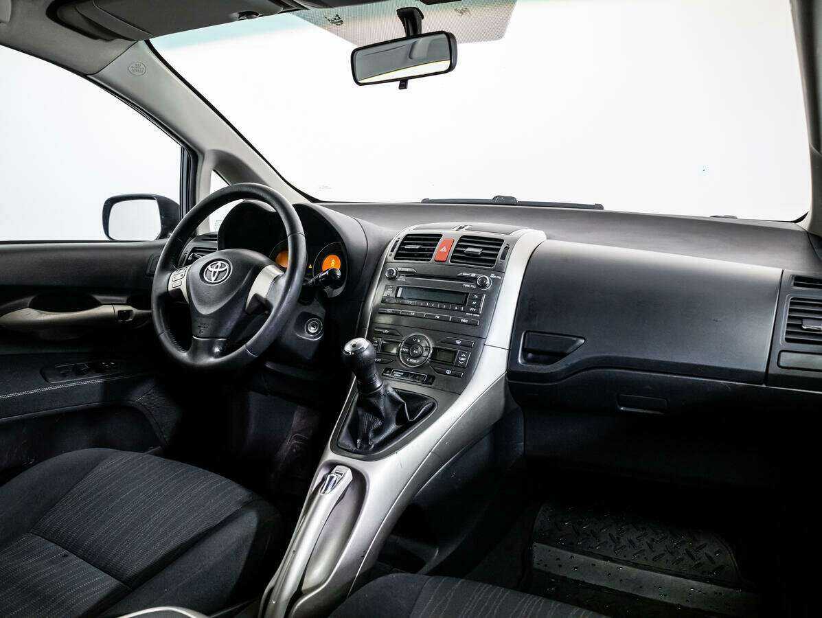 Toyota Auris с пробегом — 2008 год. Фото: #8