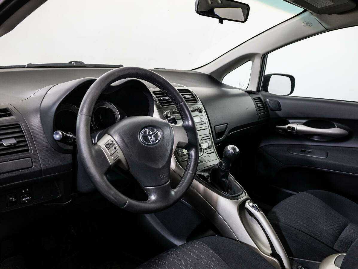 Toyota Auris с пробегом — 2008 год. Фото: #10