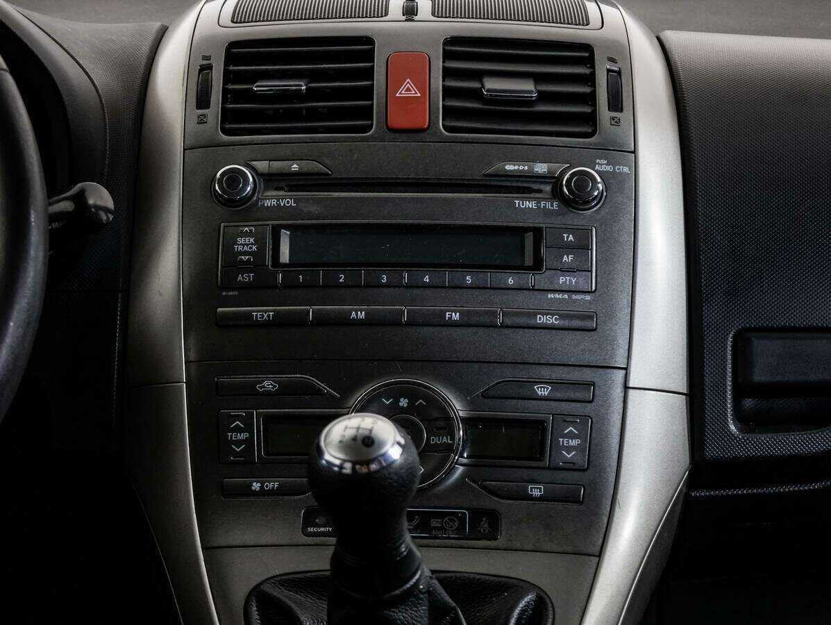 Toyota Auris с пробегом — 2008 год. Фото: #13