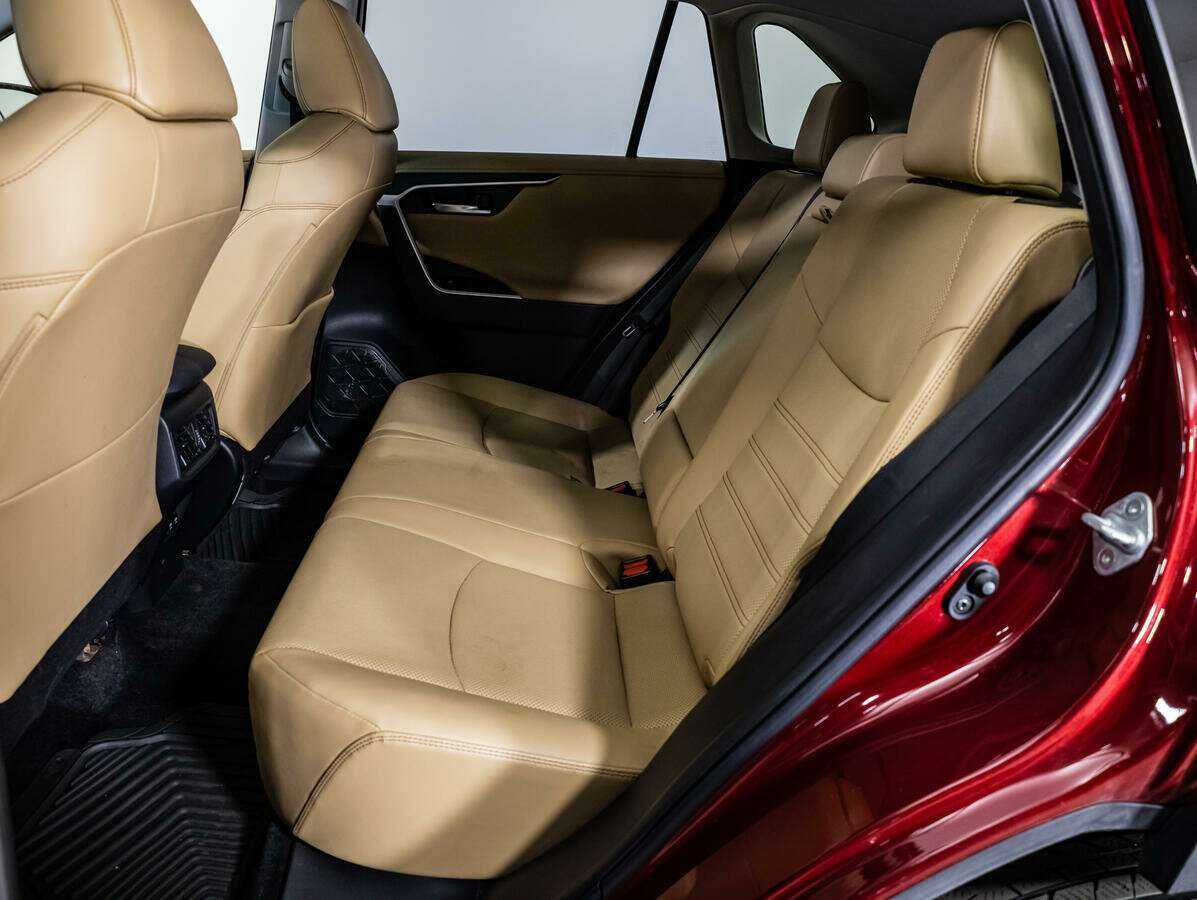 Toyota RAV4 с пробегом — 2019 год. Фото: #9