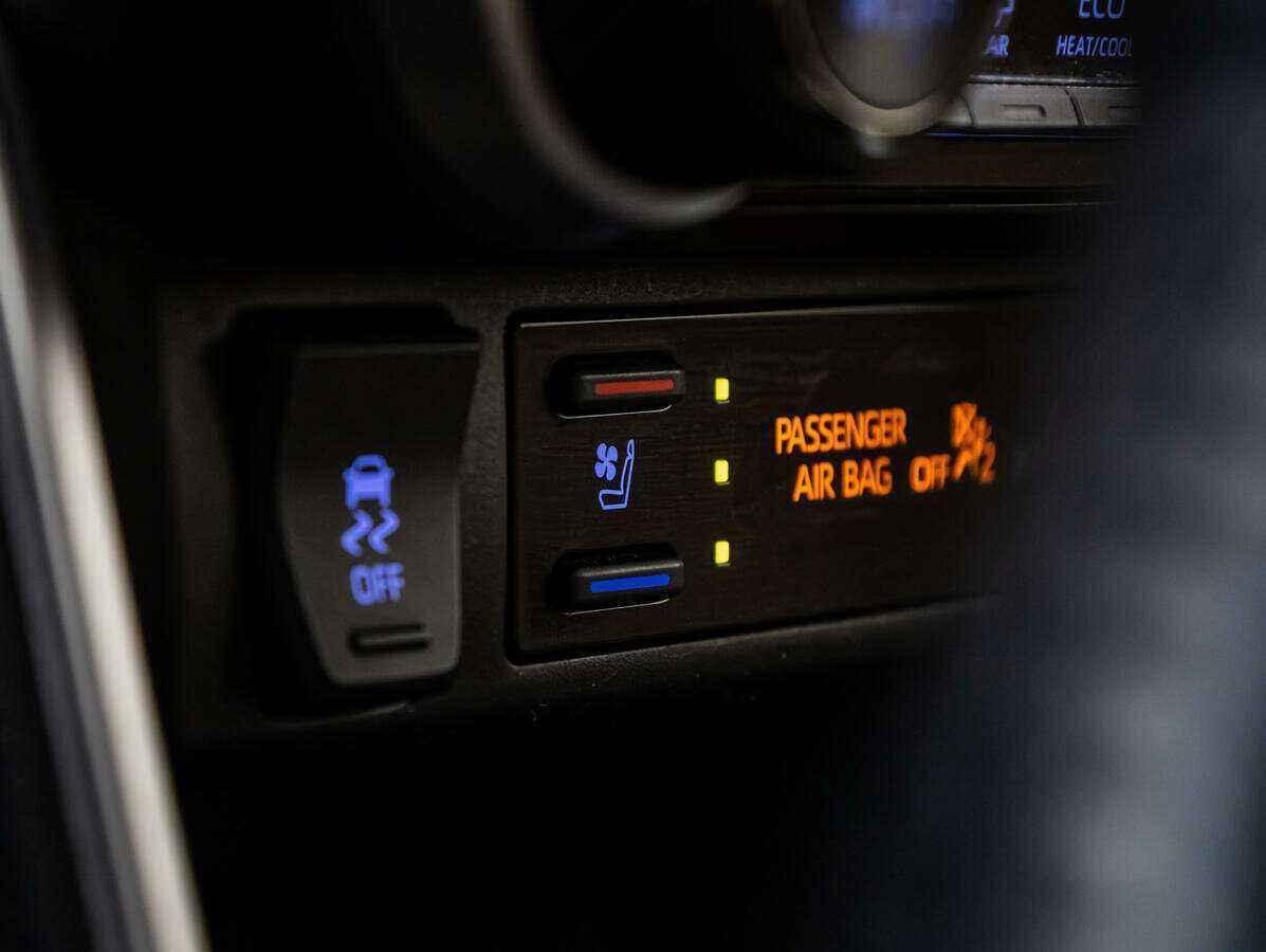 Toyota RAV4 с пробегом — 2019 год. Фото: #16