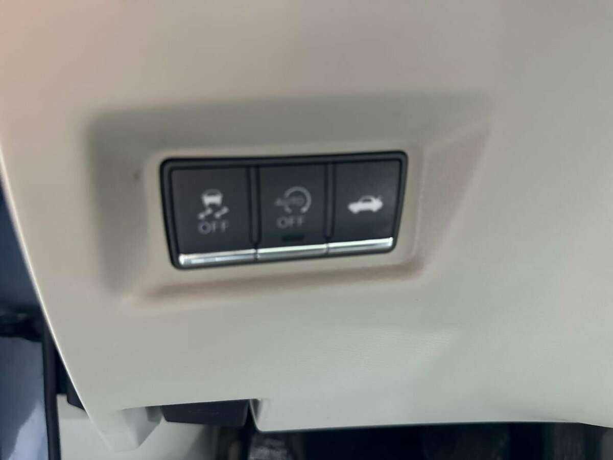 Infiniti Q50 с пробегом — 2014 год. Фото: #9