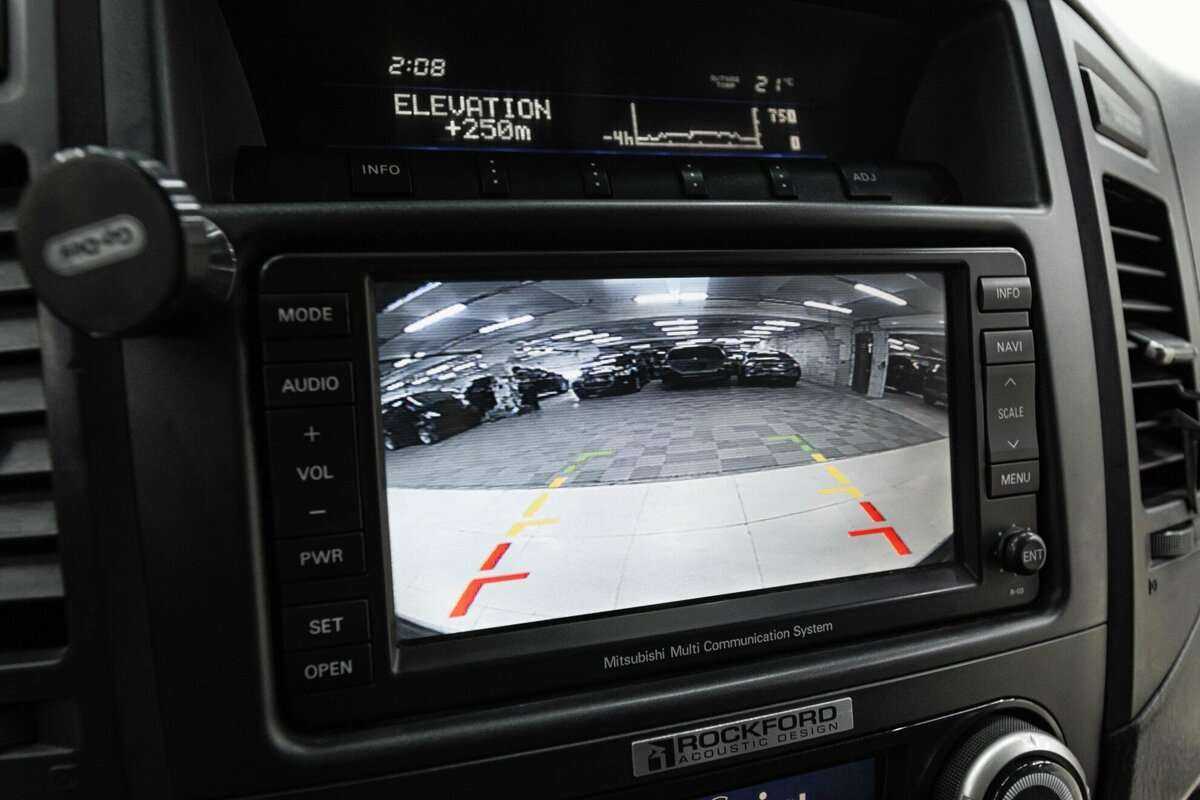 Mitsubishi Pajero с пробегом — 2011 год. Фото: #11