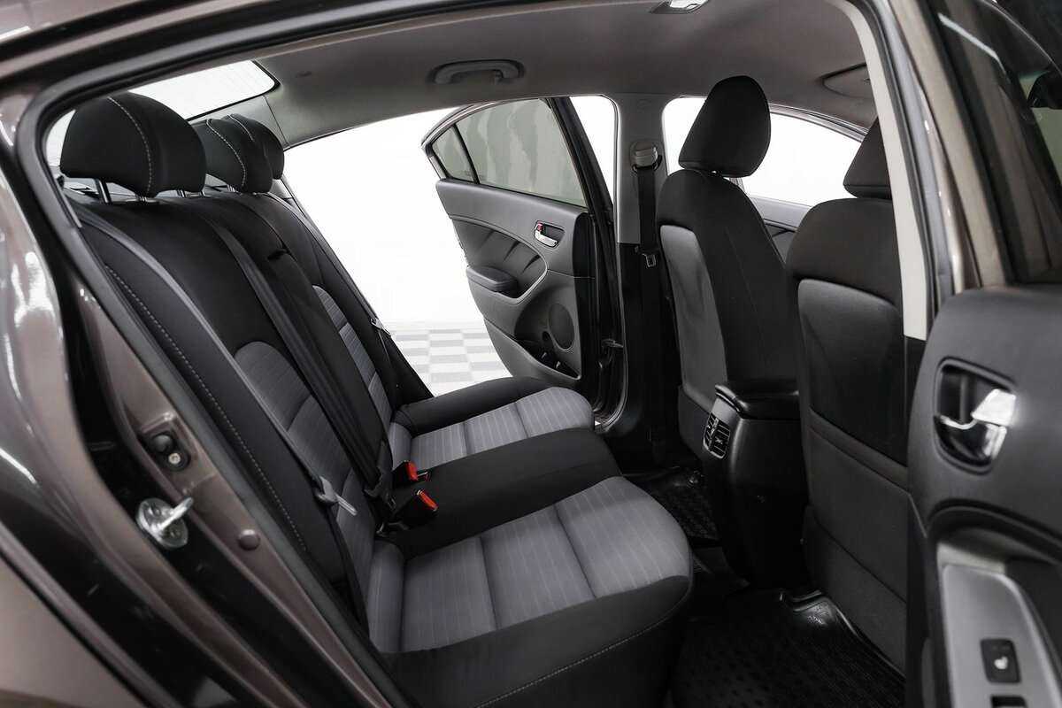 Kia Cerato с пробегом — 2013 год. Фото: #13