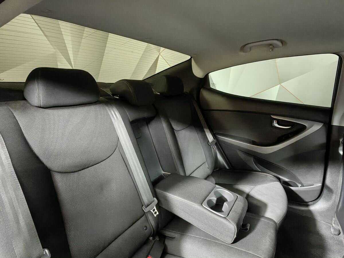 Hyundai Elantra с пробегом — 2015 год. Фото: #12
