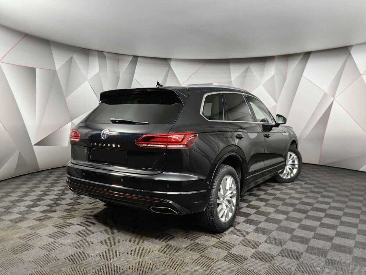 Volkswagen Touareg с пробегом — 2018 год. Фото: #1