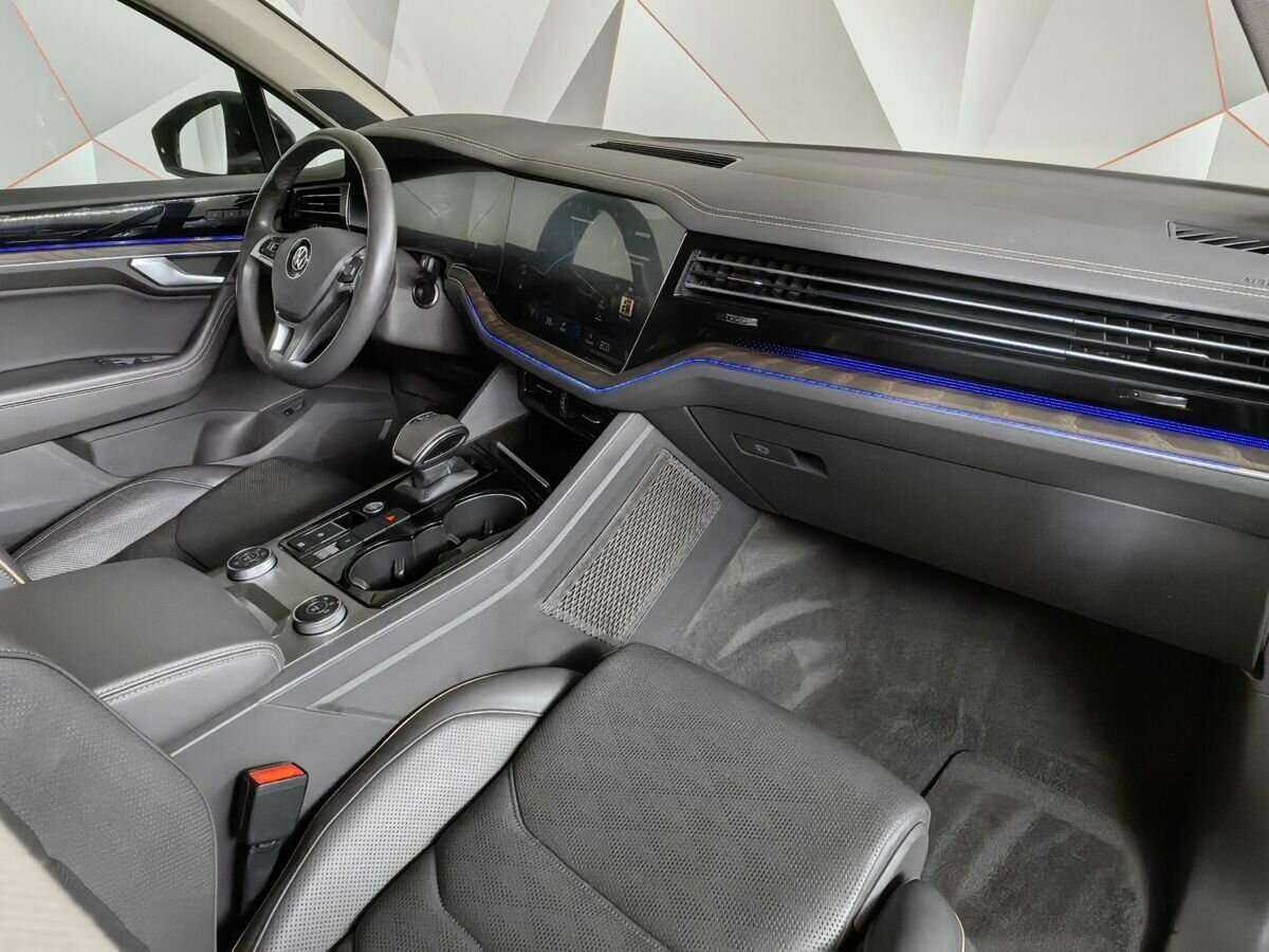 Volkswagen Touareg с пробегом — 2018 год. Фото: #8