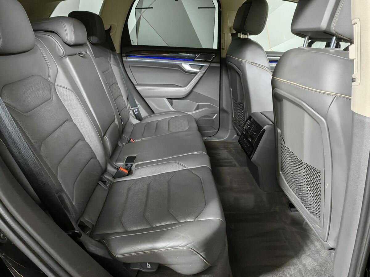 Volkswagen Touareg с пробегом — 2018 год. Фото: #11