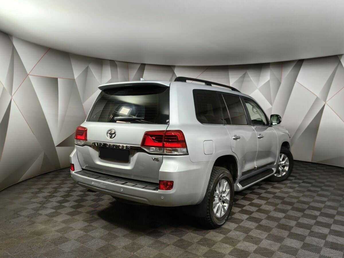 Toyota Land Cruiser с пробегом — 2015 год. Фото: #1