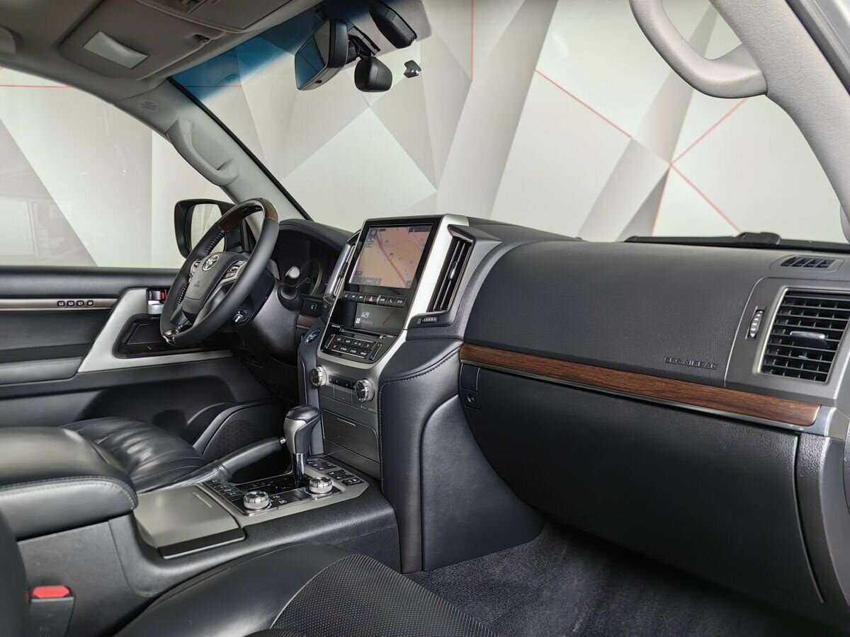 Toyota Land Cruiser с пробегом — 2015 год. Фото: #8