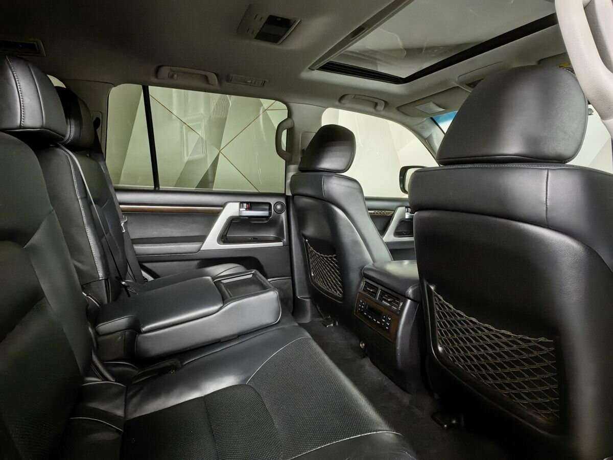 Toyota Land Cruiser с пробегом — 2015 год. Фото: #11