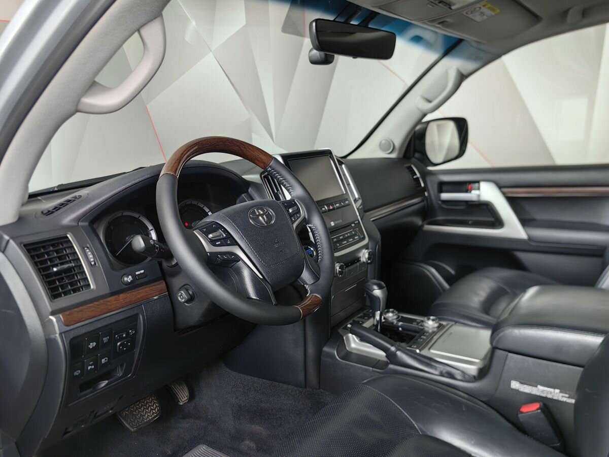 Toyota Land Cruiser с пробегом — 2015 год. Фото: #13