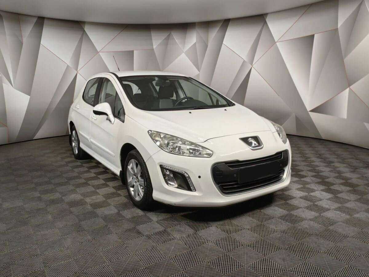 Peugeot 308 с пробегом — 2011 год. Фото: #2