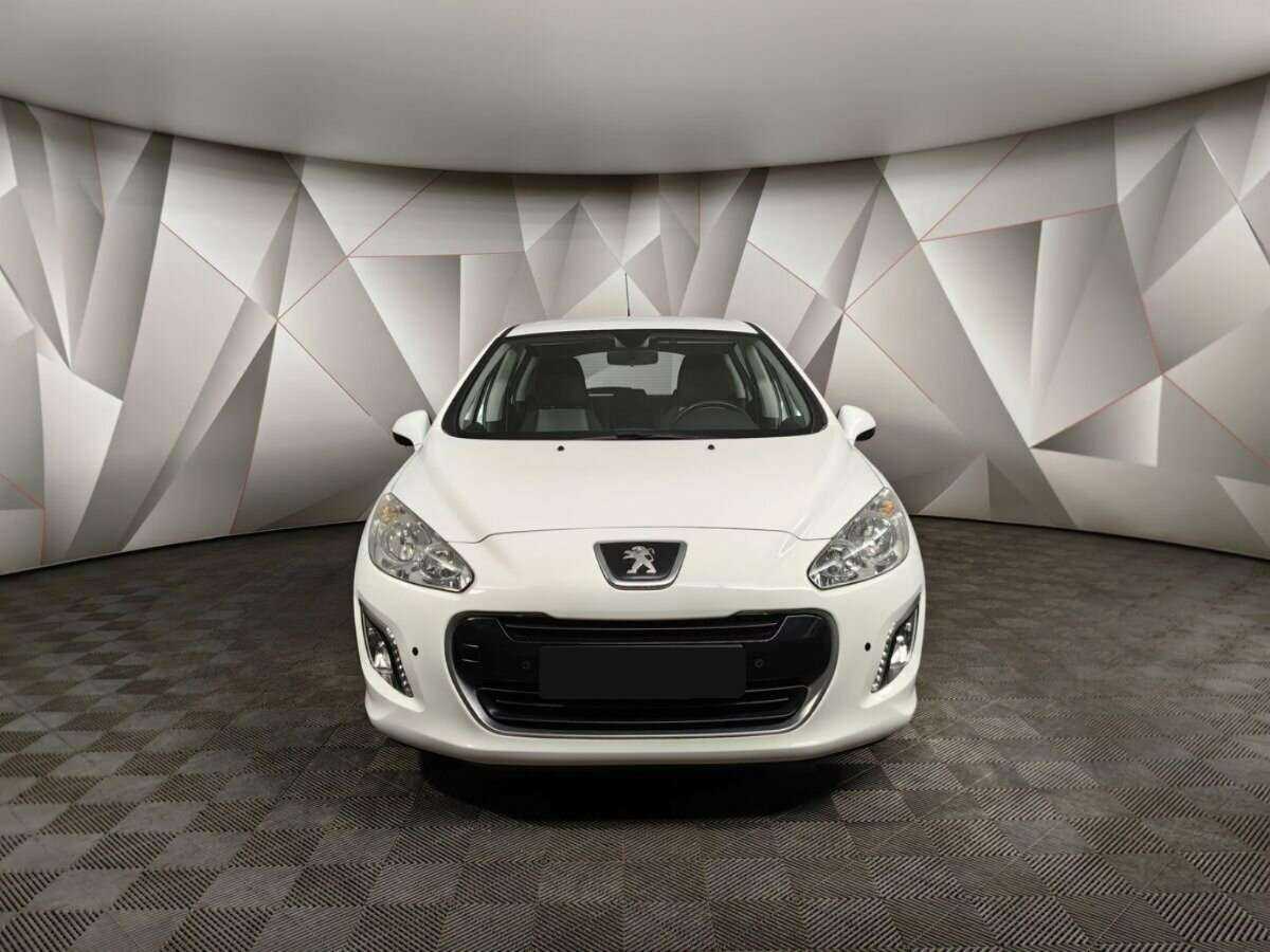 Peugeot 308 с пробегом — 2011 год. Фото: #6