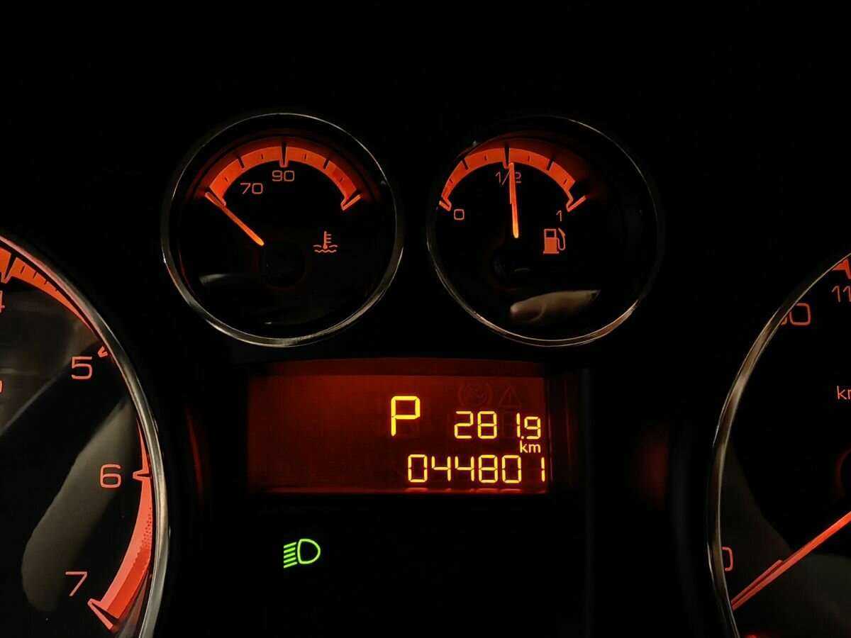 Peugeot 308 с пробегом — 2011 год. Фото: #14